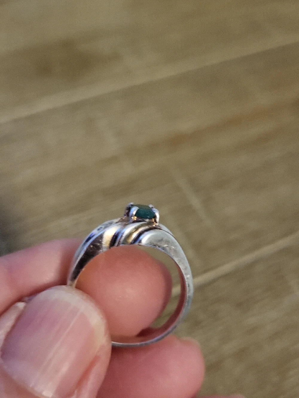 Vintage 925 Sterling Silver Emerald Stone Ring